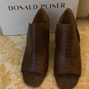 Sale/ NIB Donald Pliner Lizzy Open toe Boots 8.5